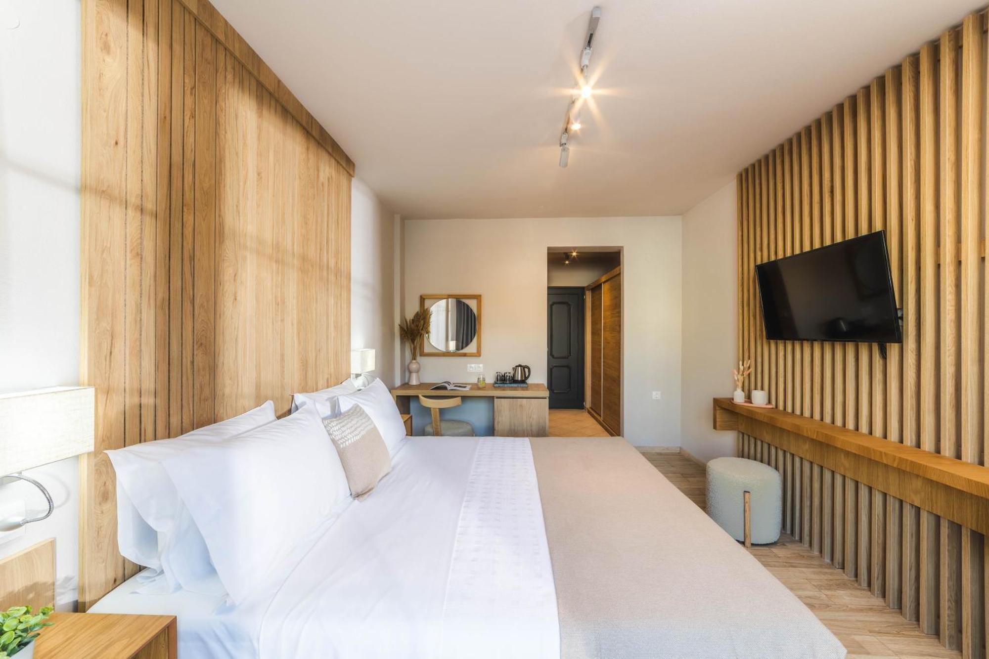 Skiathos Thalassa Cape Hotel, Philian And